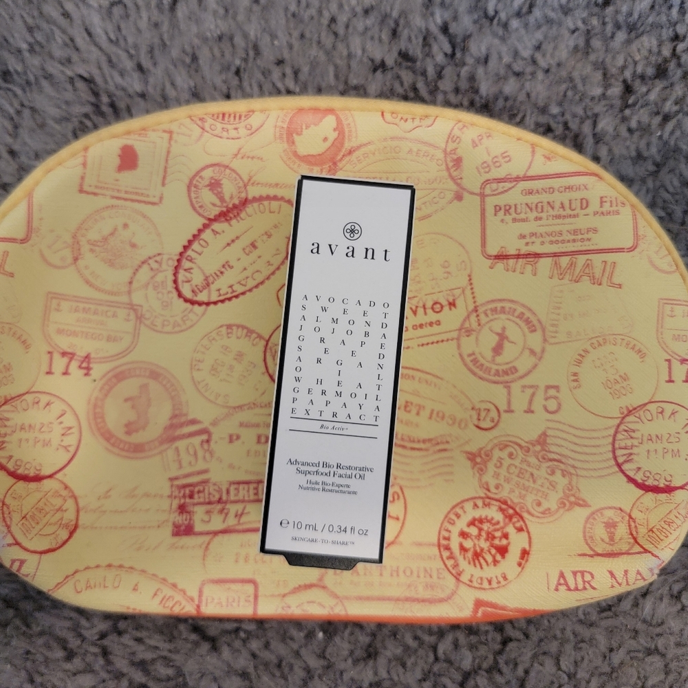Ipsy Bag with Aviant Advanced Bio Restorative Superfacial Oil